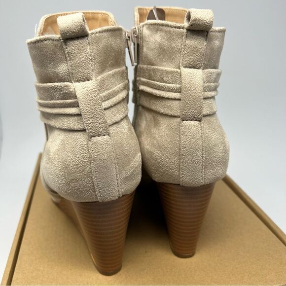 Journee Sabeena Bootie - Picture 6 of 9